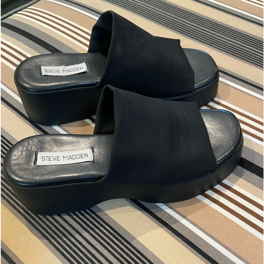 Steve Madden iconic sandal. Barely worn.